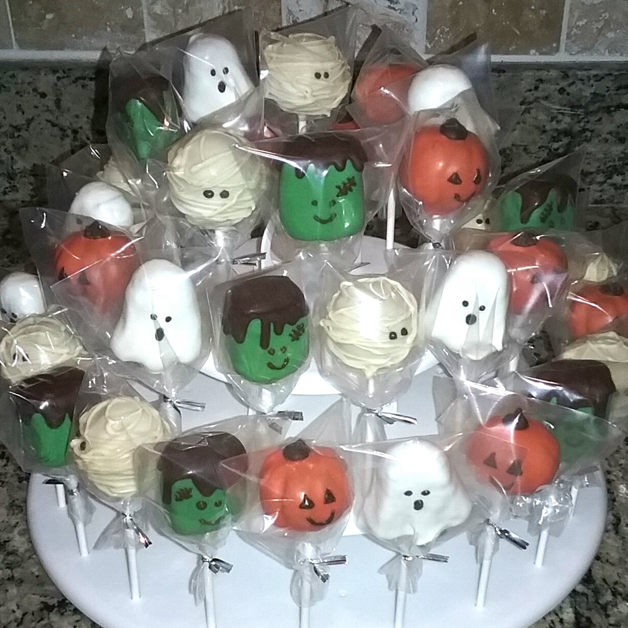 Halloween cakepops in display