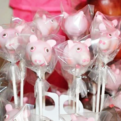 Pink pig head cakepops