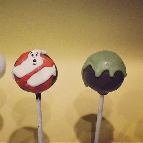 Ghostbusters sign and green slime cakepop