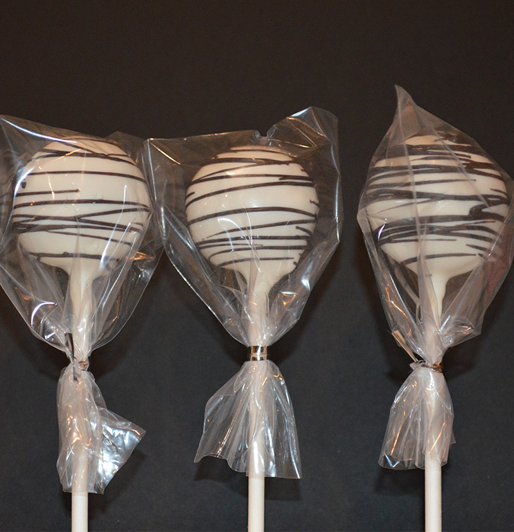 White drizzle cakepops